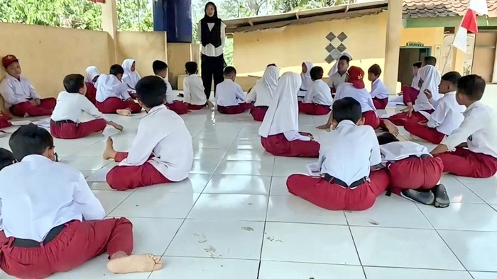 Berita pendidikan Indonesia terbaru membahas transformasi pembelajaran, teknologi, kualitas guru, dan pemerataan pendidikan.